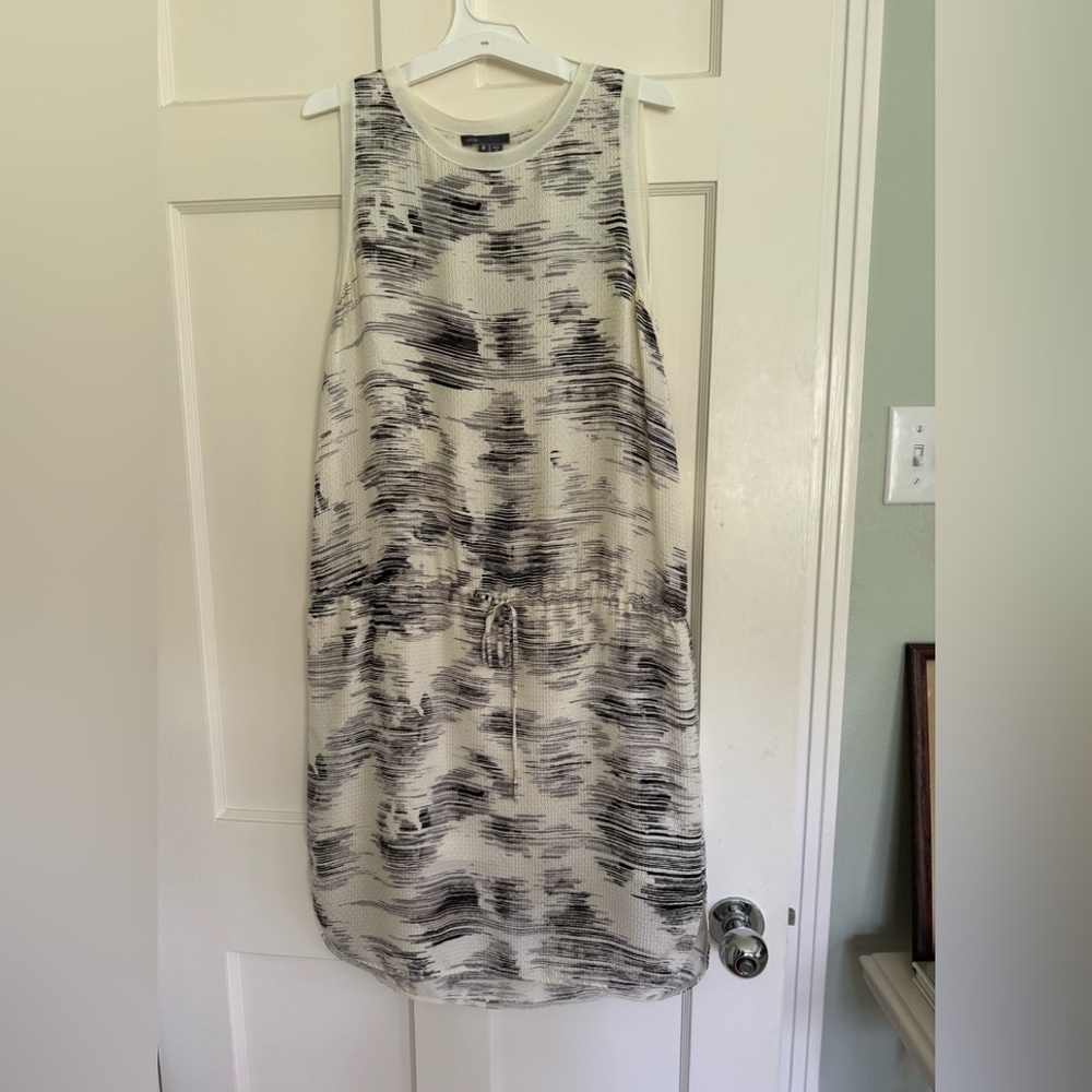 Vince Textured sleeveless dress in Cream and Black